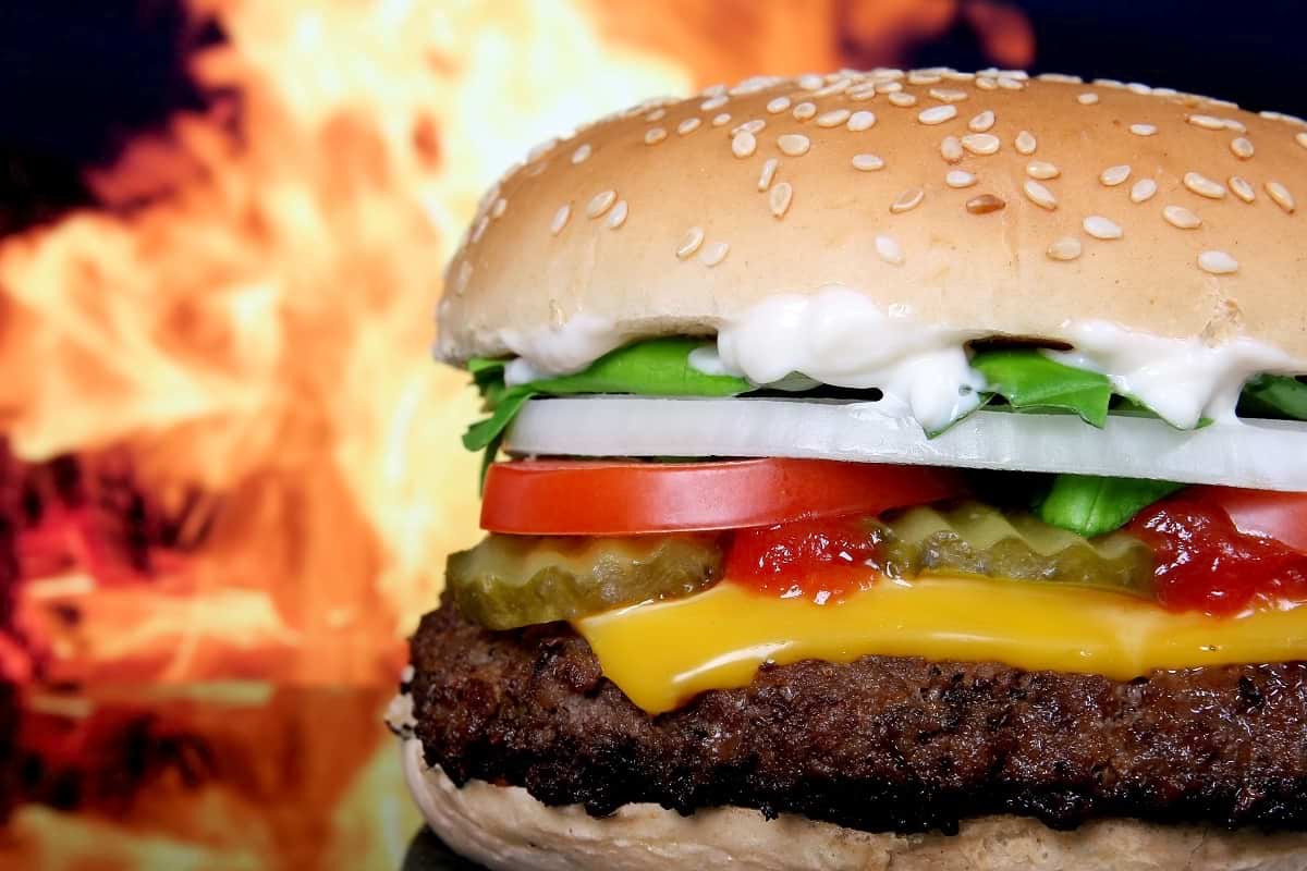 Burger King yeni reklamlarında yapay zeka ile dalga geçiyor